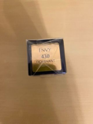 Pintalabios Estee Lauder precintado.