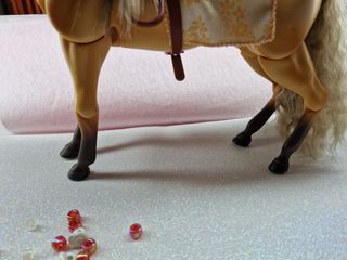 Cavallo di Barbie con perline vintage