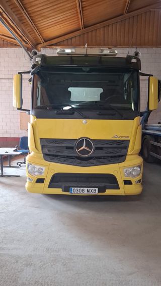 PORTACONTENEDOR MERCEDES ANTOS 1836