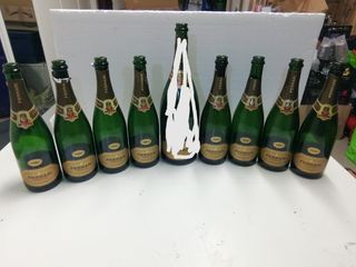 8 BOTTIGLIE VUOTE FERRARI PERLE