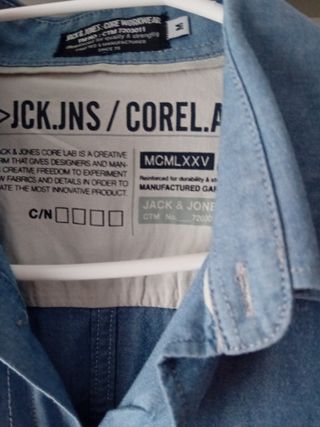 Pantalon  negro,regalo camisa