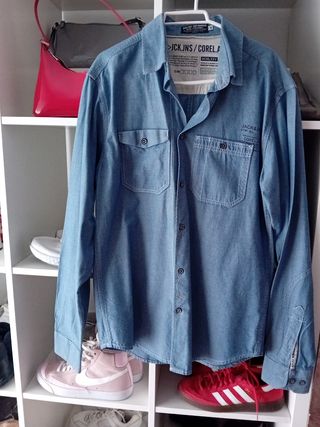 Pantalon  negro,regalo camisa