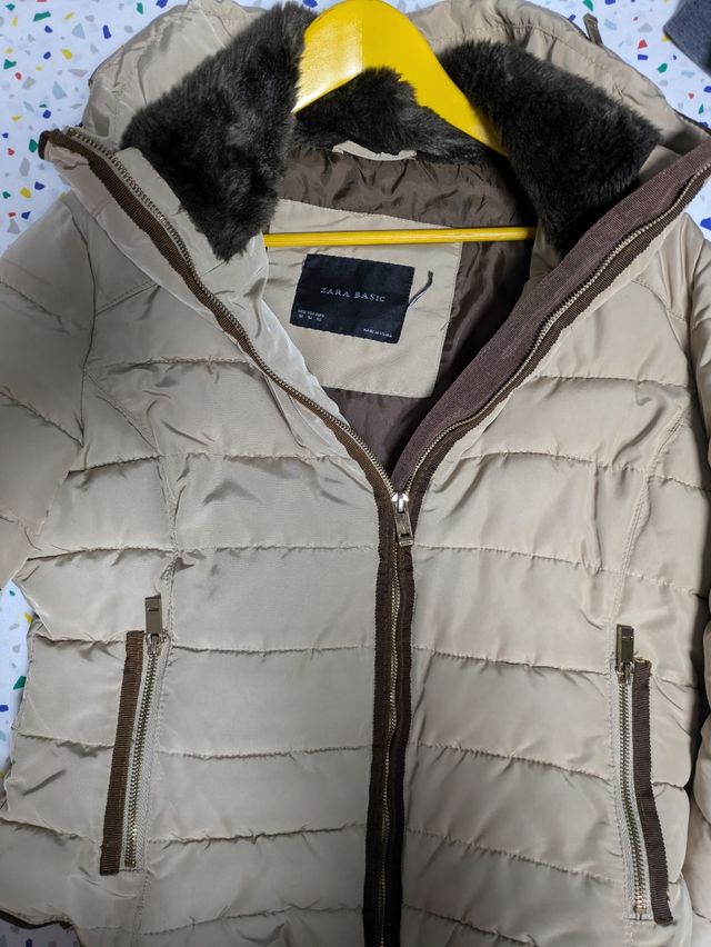 Chaqueta beige de mujer de Zara.