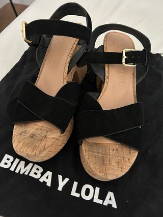 Sandalia de tacon Bimba y Lola