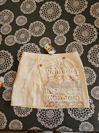 Mini falda desigual