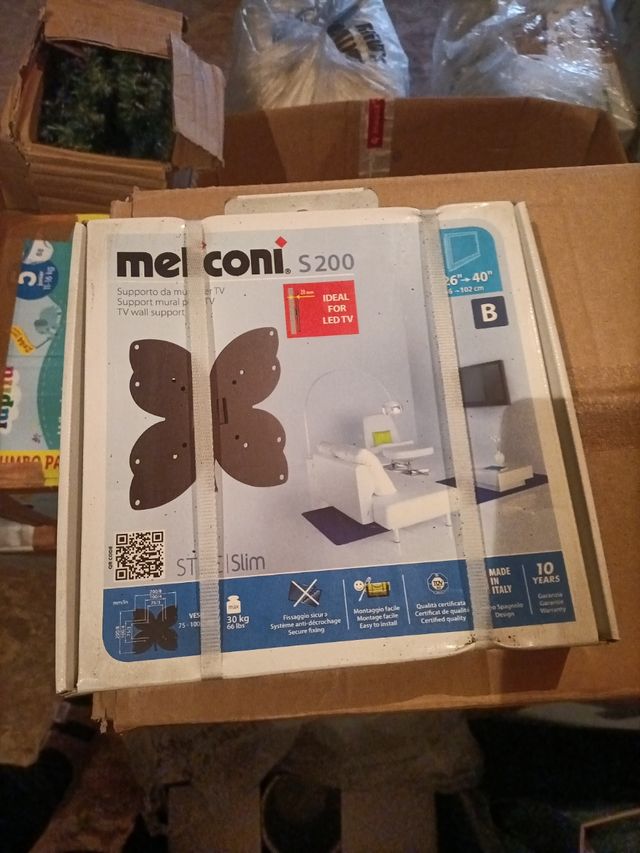 Supporto da muro per TV.