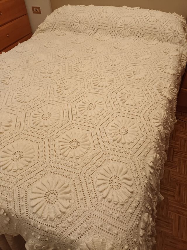 Colcha ganchillo  hecha a mano