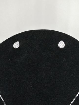 Juego de collar y aretes para Damas.