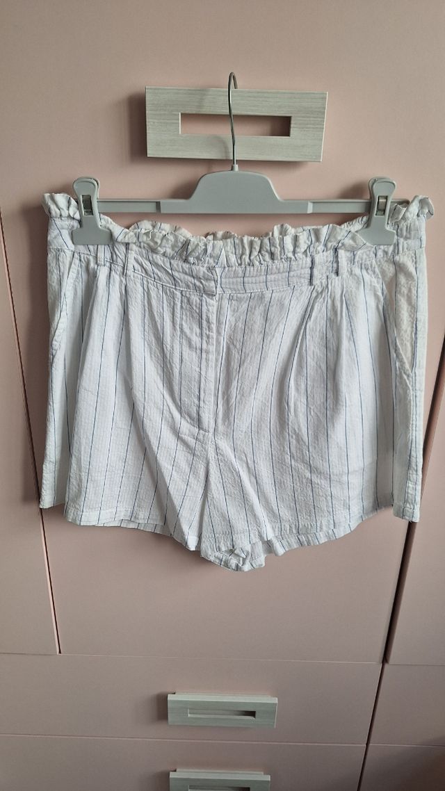 Pantalón corto blanco de rayas