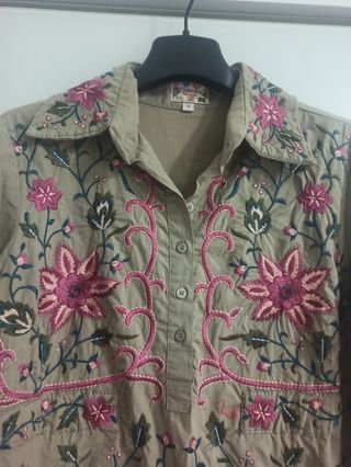 Blusa bordada manton manila