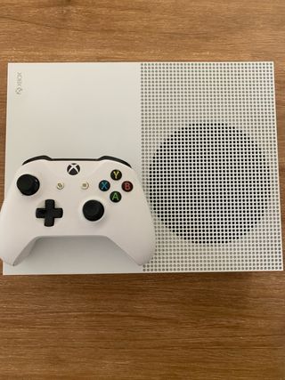 Xbox One S, 1 mando y 3 juegos