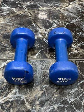 Discos de gimnasio y barras