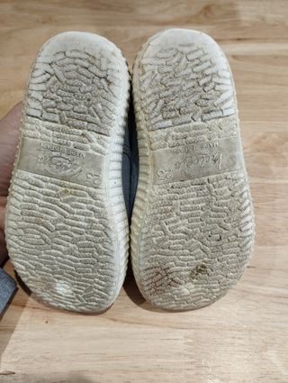 Victoria talla 23. Sin cordones