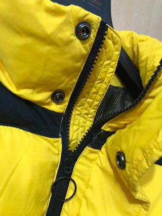 Plumas Lee. Talla L