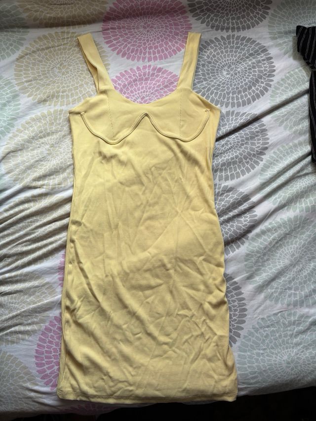 Vestido amarillo Bershka