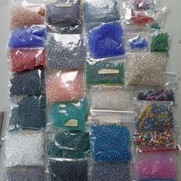 2 kg de cuentas/abalorios de vidrio pequenas 2-3mm