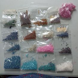 2 kg de cuentas/abalorios de vidrio pequenas 2-3mm