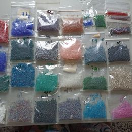2 kg de cuentas/abalorios de vidrio pequenas 2-3mm