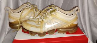 Nike doradas VAPORMAX
