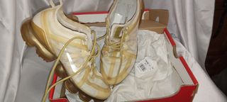 Nike doradas VAPORMAX