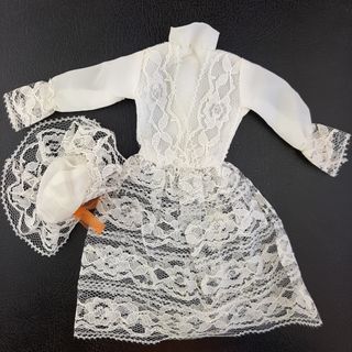 Abito romantico pizzo e raso con cappello.Barbie