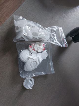 Protector bebes niños enchufes aramarios