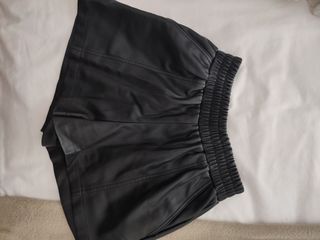 Pantalón efecto piel