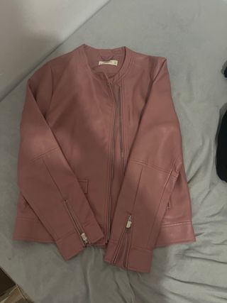 chaqueta de cuero rosa