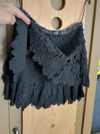 Falda corta estilo plumas 