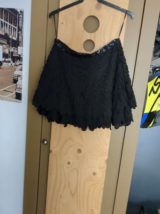 Falda corta estilo plumas 