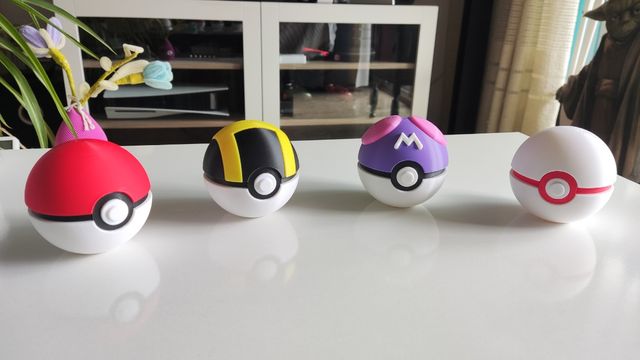 Pokeball "Premier ball / Honor ball" (tamaño real)