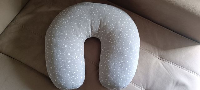 Cojín de lactancia ( precio no negociable)
