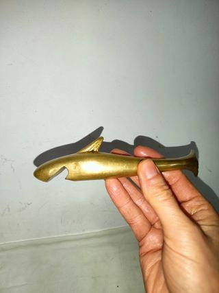 Antiguo abridor náutico bronce tiburón