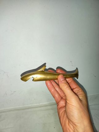 Antiguo abridor náutico bronce tiburón