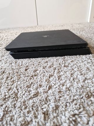 Play Station 4 Slim