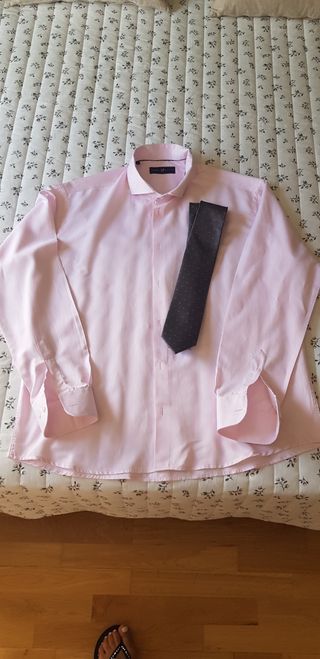 CAMISA DE HOMBRE CON CORBATA A JUEGO