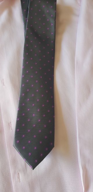 CAMISA DE HOMBRE CON CORBATA A JUEGO