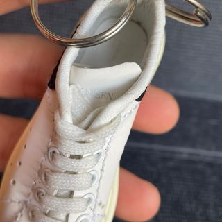 Alexandre McQueen portachiavi scarpa griffato