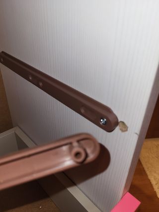 2 cajoneras colores fucsia y blanco