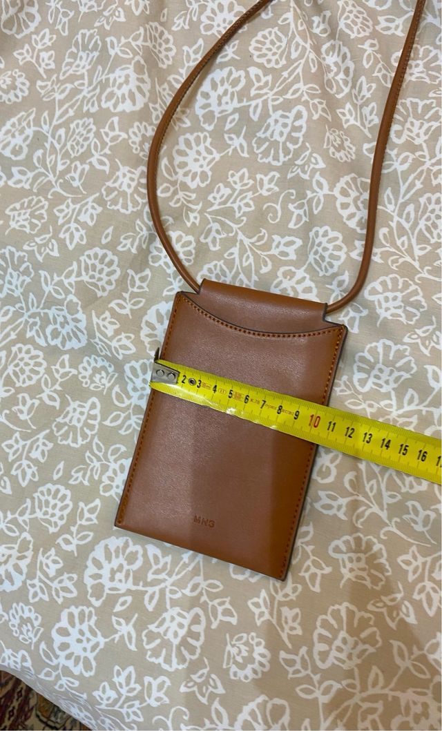 Cartera / portamovil de Mango - nuevo