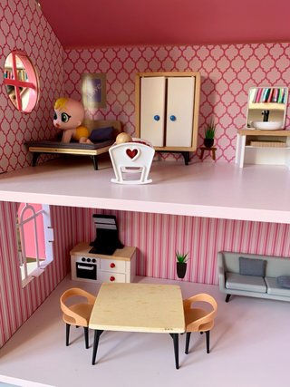 Casita muñecas madera