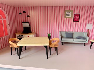 Casita muñecas madera
