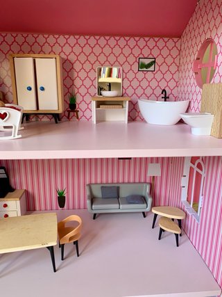 Casita muñecas madera