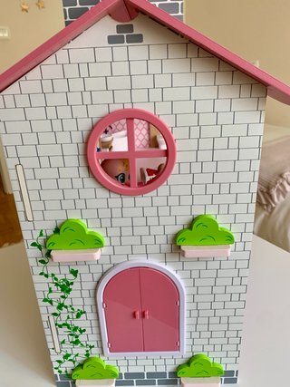 Casita muñecas madera