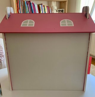 Casita muñecas madera