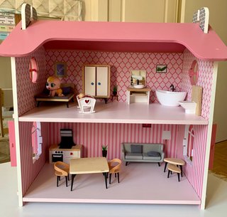 Casita muñecas madera