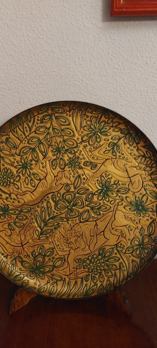 Piatto da parete in metallo dipinto