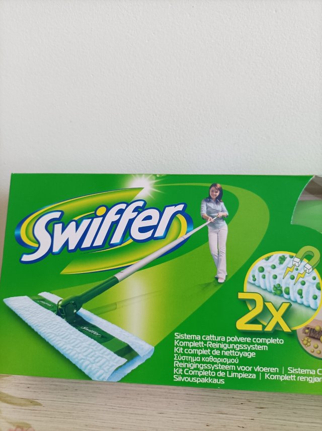 Swiffer scopa nuova con cartellino.