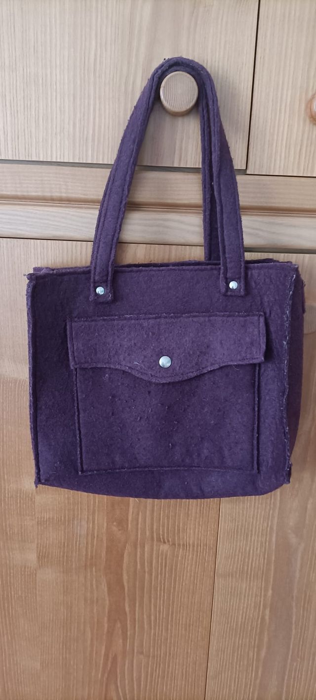 Borsa viola in lana cotta