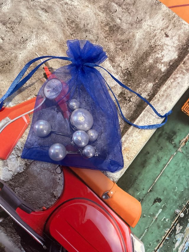 Lote de 2colgantes 2pulseras 10pendien y broche